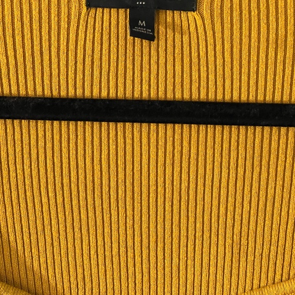 Banana Republic Factory Ribbed Sweater - Picture 4 of 4